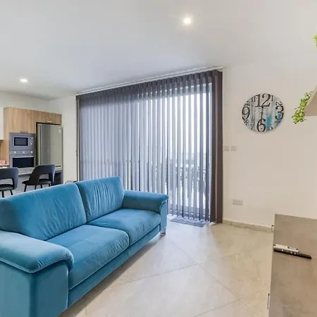 Lovely With Beautiful View With Communal Pool By 360 Estates *