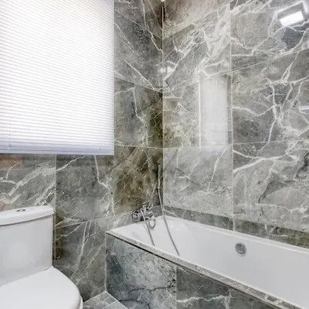 Lovely With Beautiful View With Communal Pool By 360 Estates 아파트