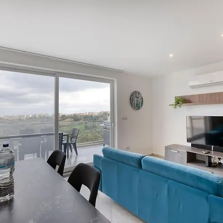 아파트 Lovely With Beautiful View With Communal Pool By 360 Estates 자프라