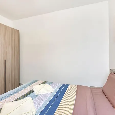아파트 Lovely With Beautiful View With Communal Pool By 360 Estates 자프라