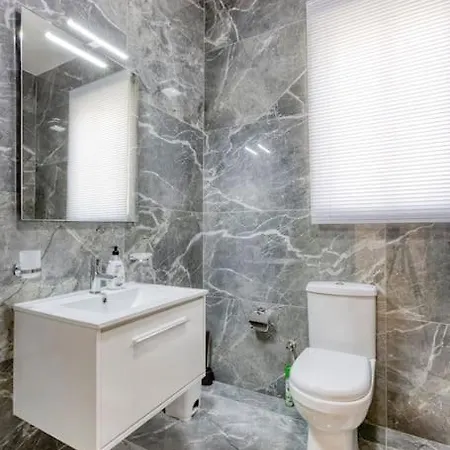아파트 Lovely With Beautiful View With Communal Pool By 360 Estates