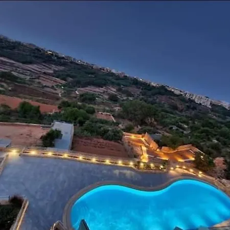 아파트 Lovely With Beautiful View With Communal Pool By 360 Estates 자프라