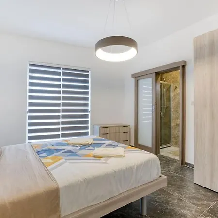 아파트 Lovely With Beautiful View With Communal Pool By 360 Estates