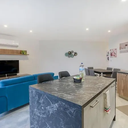 Lovely With Beautiful View With Communal Pool By 360 Estates