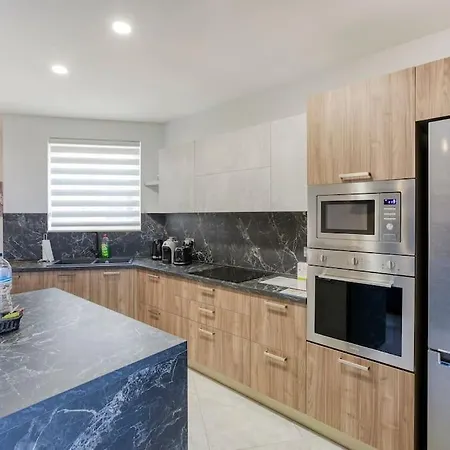 Lovely With Beautiful View With Communal Pool By 360 Estates 아파트 *