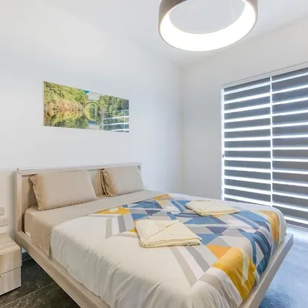 아파트 Lovely With Beautiful View With Communal Pool By 360 Estates